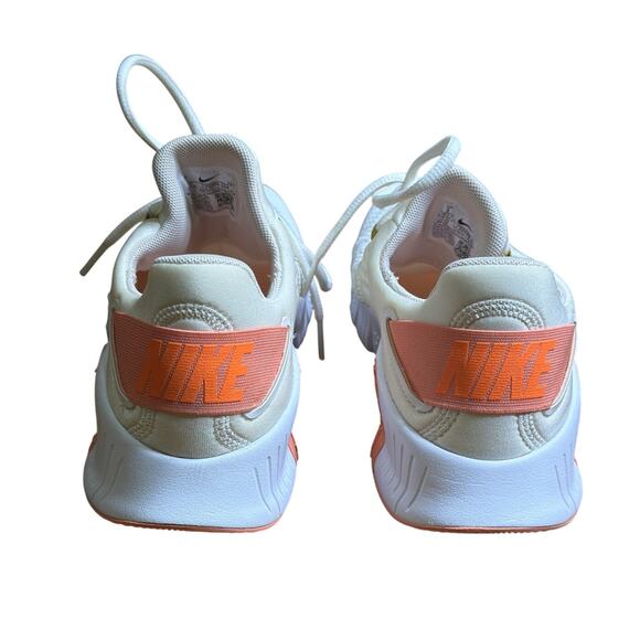 Nike Free Metcon 4 Womens 9 Sneakers Sail Total Orange training shoes CZ0596-104 - Picture 3 of 7